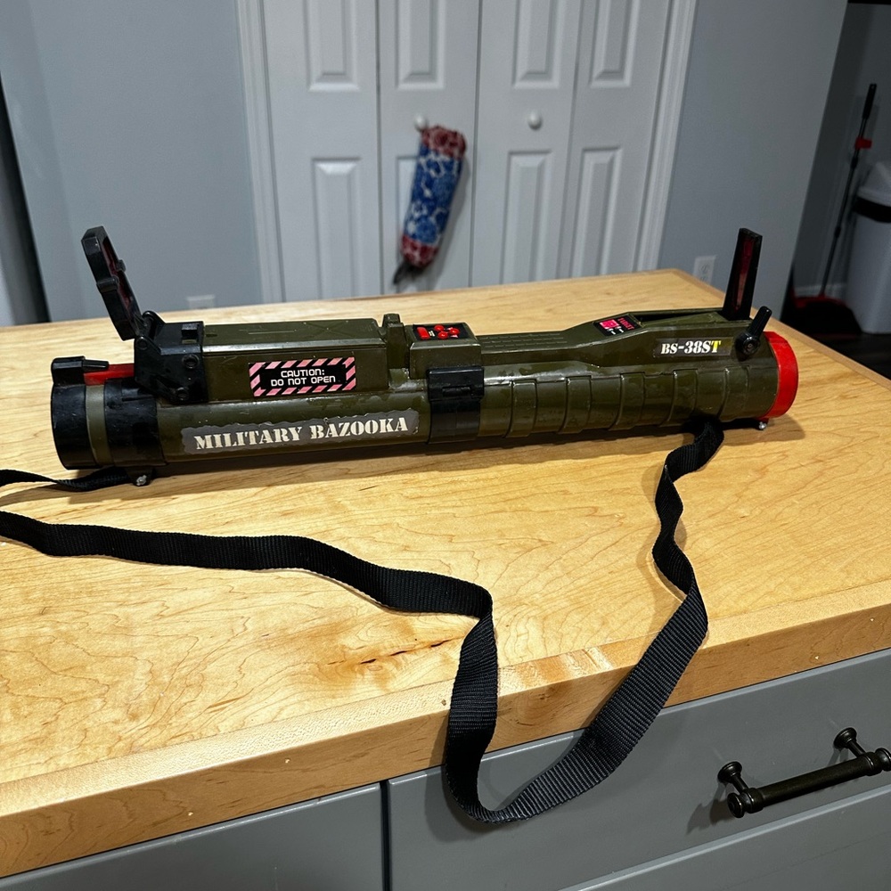 BS-38ST Toy Bazooka 1997 Sounds works   War Gun Military 16b